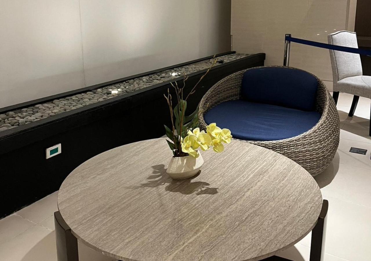 Victoria Suite At Shore Residences Pasay Exteriör bild